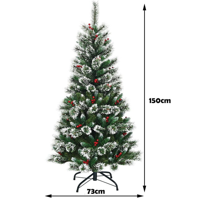 150 cm mākslīgā Ziemassvētku eglīte ar sniegu un sarkanām ogām