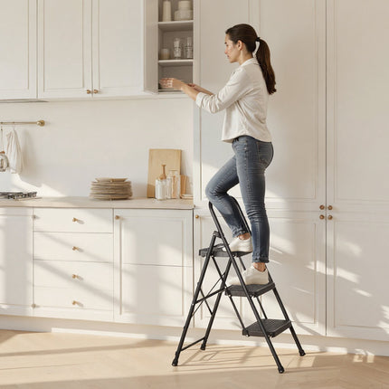 3-Step Folding Steel Ladder, Anti-Slip, 272 kg Capacity