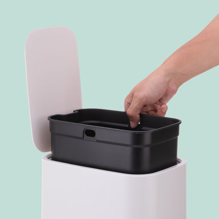 7 litru kvadrātveida atkritumu tvertne ar pedāli, plastmasas, ar mīksti aizveramu vāku