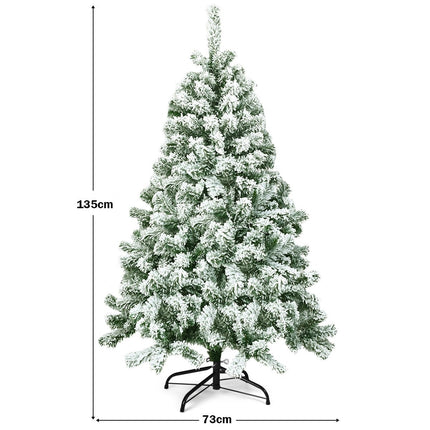 Mākslīgā sniega klātā Ziemassvētku eglīte, 135 cm, PVC adatas