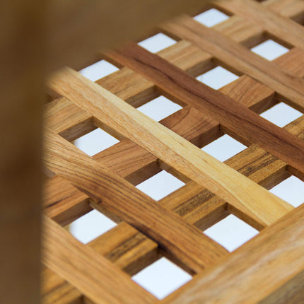 Vannas istabas plaukts valrieksta koksnē