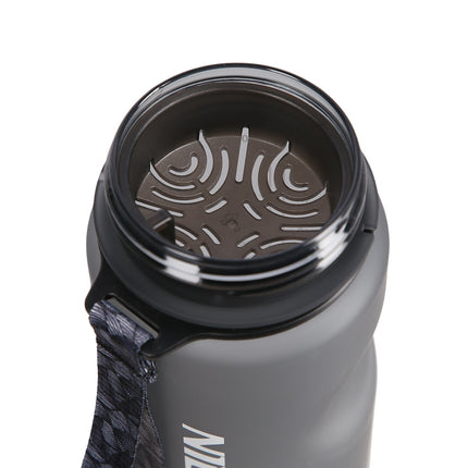 Melna tritāna ūdens pudele, 740 ml tilpums