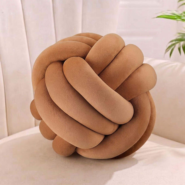 Brūna mezglu spilvena – 25 cm, poliestera putas