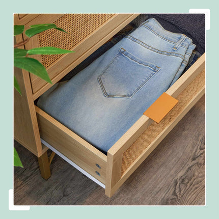 Kumode ar 3 atvilktnēm koka imitācijā