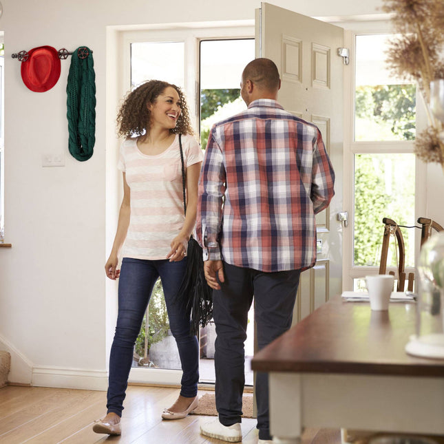 Dekoratīvs drēbju pakaramais, pie sienas