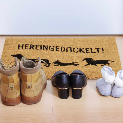 Durvju paklājiņš kokosriekstu krāsā "Hereingedackelt"