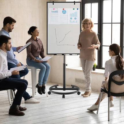 Flipchart statīvs uz riteņiem ar magnētiem un marķieriem, baltā tāfele, regulējams augstums līdz 192 cm