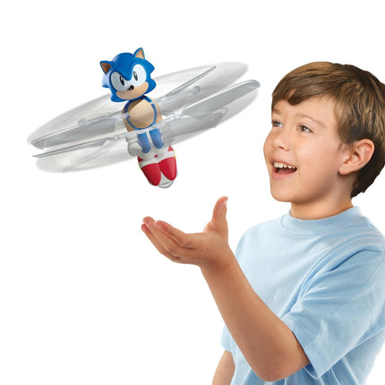 Lidojošie varoņi lido un griež Sonic