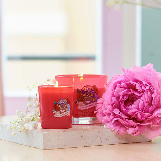 Aromātiskā svece "Frida Kahlo", 180g, ziedu aromāts