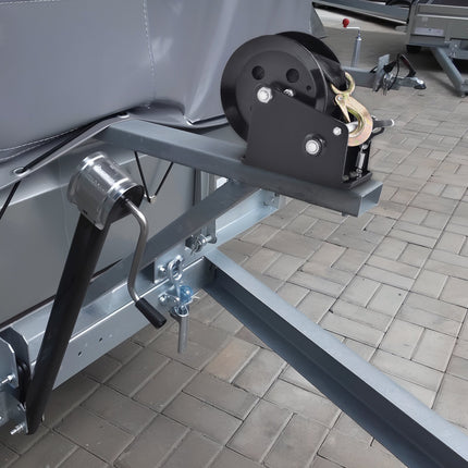 Hand Winch 1600 lb, 33 ft Strap, Two-Way Ratchet