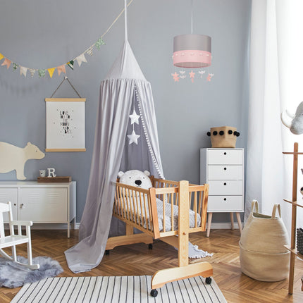 Piekaramā lampa bērnu istabai debesu stilā