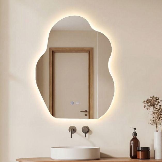Vannas istabas spogulis ar LED apgaismojumu, asimetrisks, pret aizsvīšanas pārklājumu, 70x50 cm
