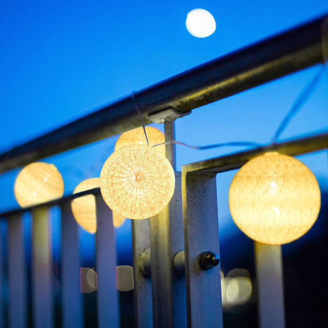 LED gaismas virtene ar 10 bumbiņām