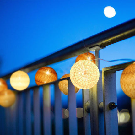 LED gaismas virtene ar 10 bumbiņām