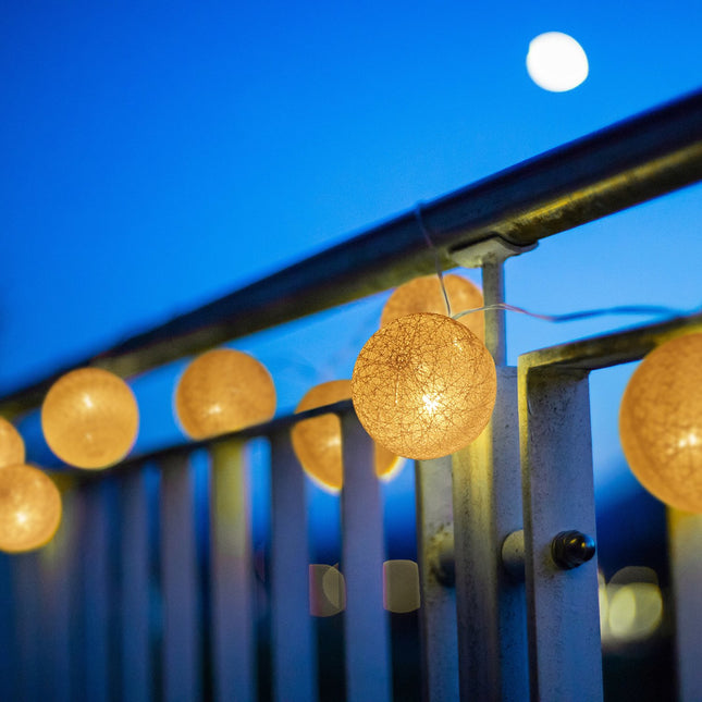 LED gaismas virtene ar 20 bumbiņām