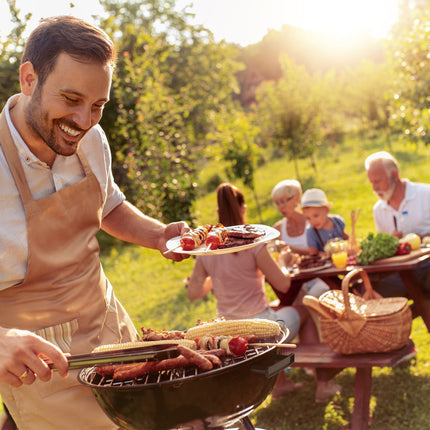 Liels katla BBQ grils ar riteņiem un pelnu savācēju