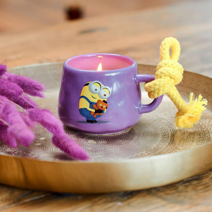 Aromātiskā svece "Minions" keramikas krūzē, augļu un ziedu aromāts