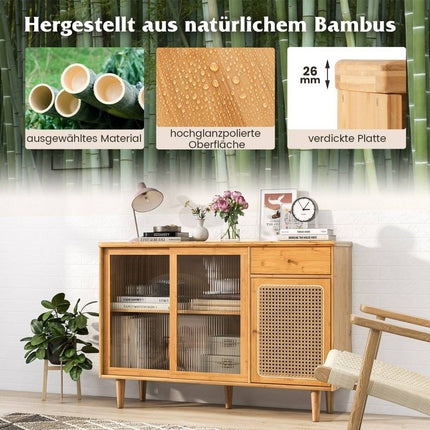 Moderns bufetes skapis ar bīdāmām durvīm, kas izgatavotas no rūdīta stikla rotangpalmas bohēmiskā kumodes