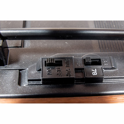 PL186H Turntable with radio and built-in speakers.