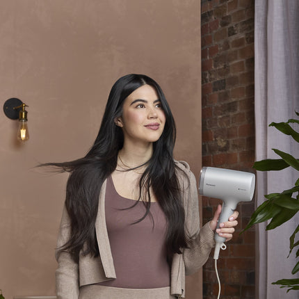 Panasonic Nanoe matu fēns 1600W ar ātrās žāvēšanas uzgali, salokāms, pelēks