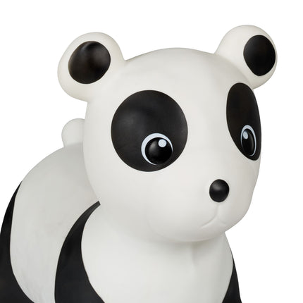 Panda lēkājošs dzīvnieks