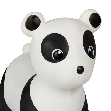Panda lēkājošs dzīvnieks