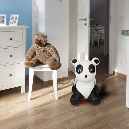 Panda lēkājošs dzīvnieks