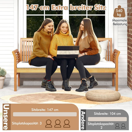 Terases koka sols ar mīkstiem sēdekļa spilveniem un ergonomisku atzveltni, āra sols