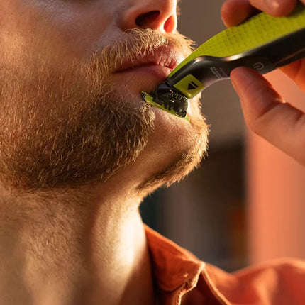 Philips OneBlade 360 ​​sejas hibrīda trimmeris un skuveklis, 3 rugāju ķemmes