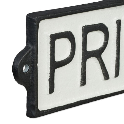 Privāta zīme "Privāta"