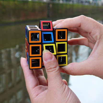 Jaunākās rotaļlietas Loģikas spēle Hollow Cube