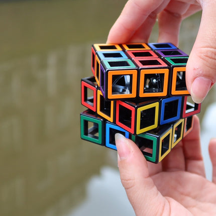 Jaunākās rotaļlietas Loģikas spēle Hollow Cube