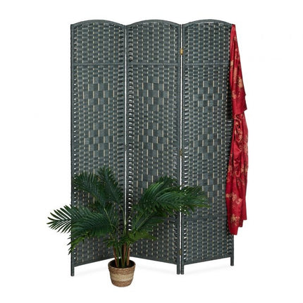 Screen wall with 3 panels