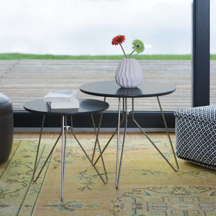 Set table with 3 metal legs