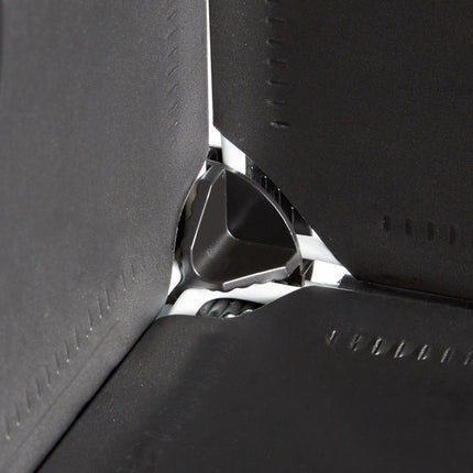 Shelf for the children's room with animal motifs