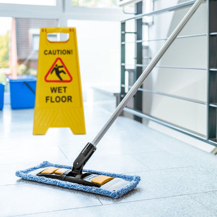 Brīdinājuma zīme "Slapja grīda"
