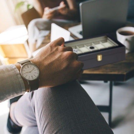 Pulksteņu kaste ar 12 nodalījumiem