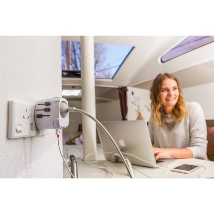 World travel adapter PRO Pro Light 2xUSB 12W Grounded